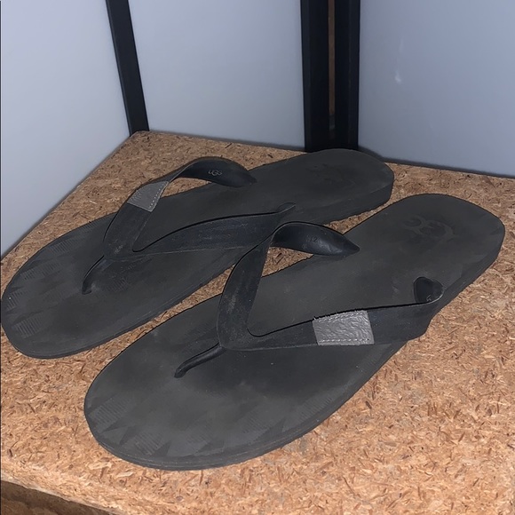 - UGG Casual Men’s Thong Sandals Size 12 Black Spring Summer Beach Slip On - Picture 1 of 11